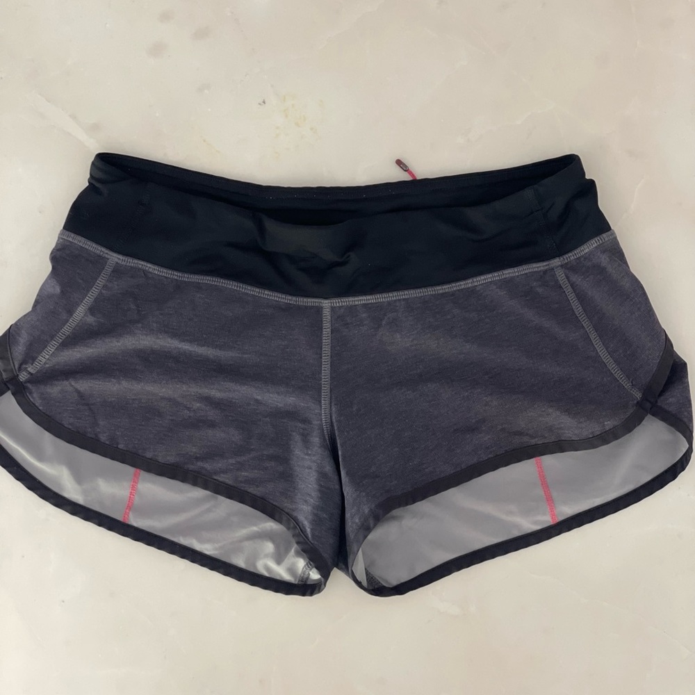 Lululemon Speed Short Low Rise 2.5” length Size 6